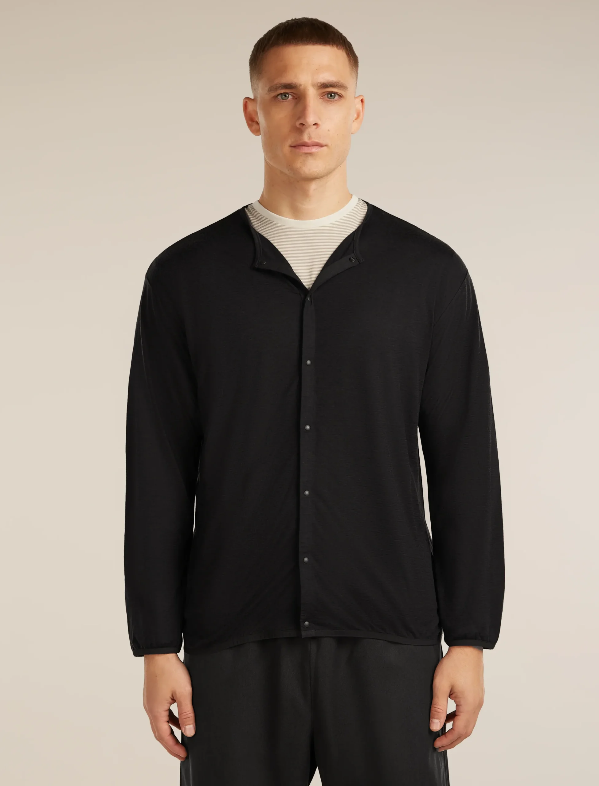 150 Cardigan mit Rundhalsausschnitt
