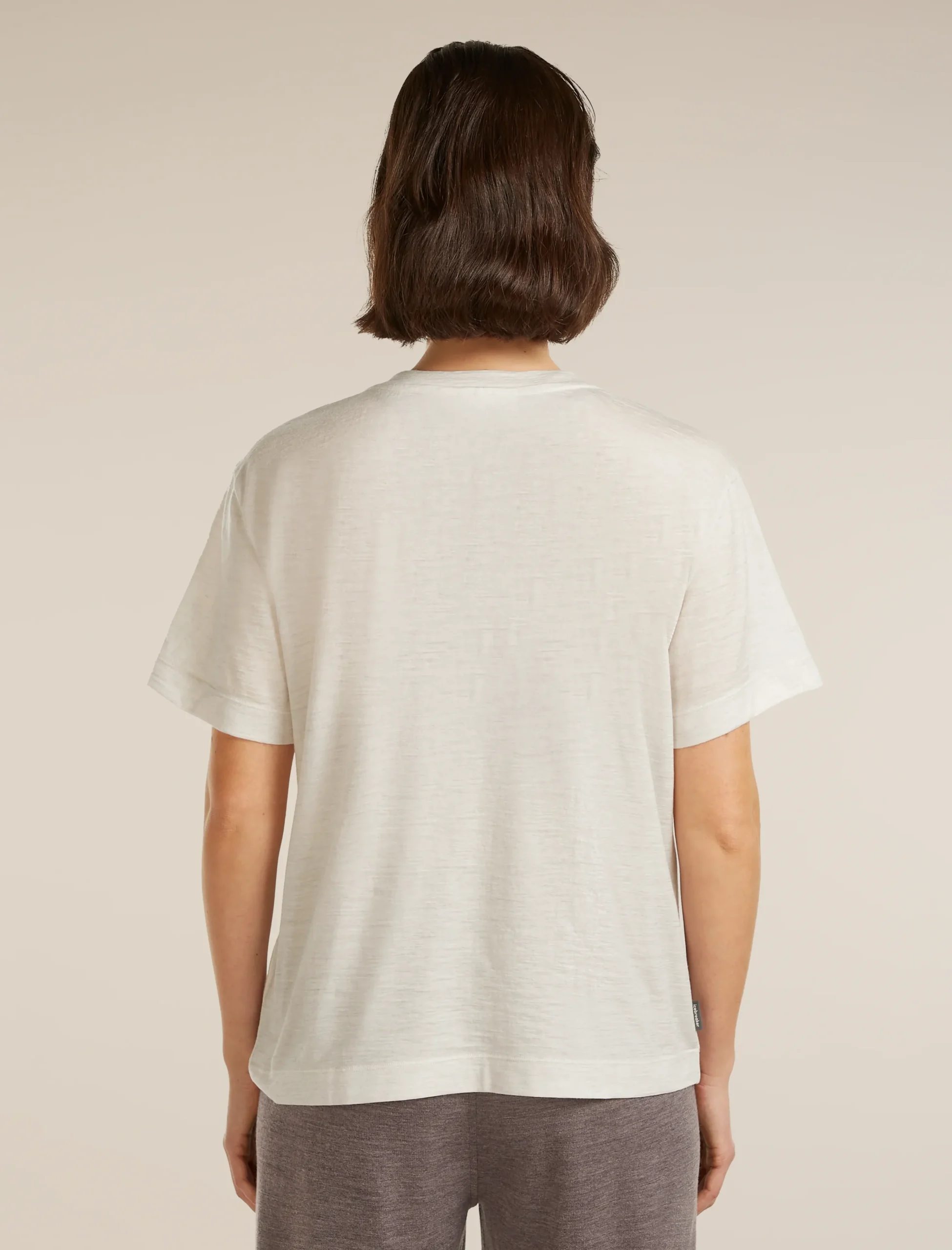 150 Tech Lite Relaxed T-Shirt mit V-Ausschnitt