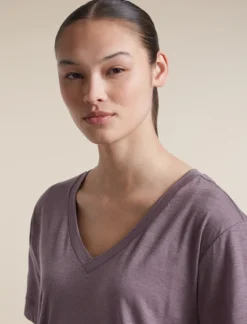 150 Tech Lite Relaxed T-Shirt mit V-Ausschnitt